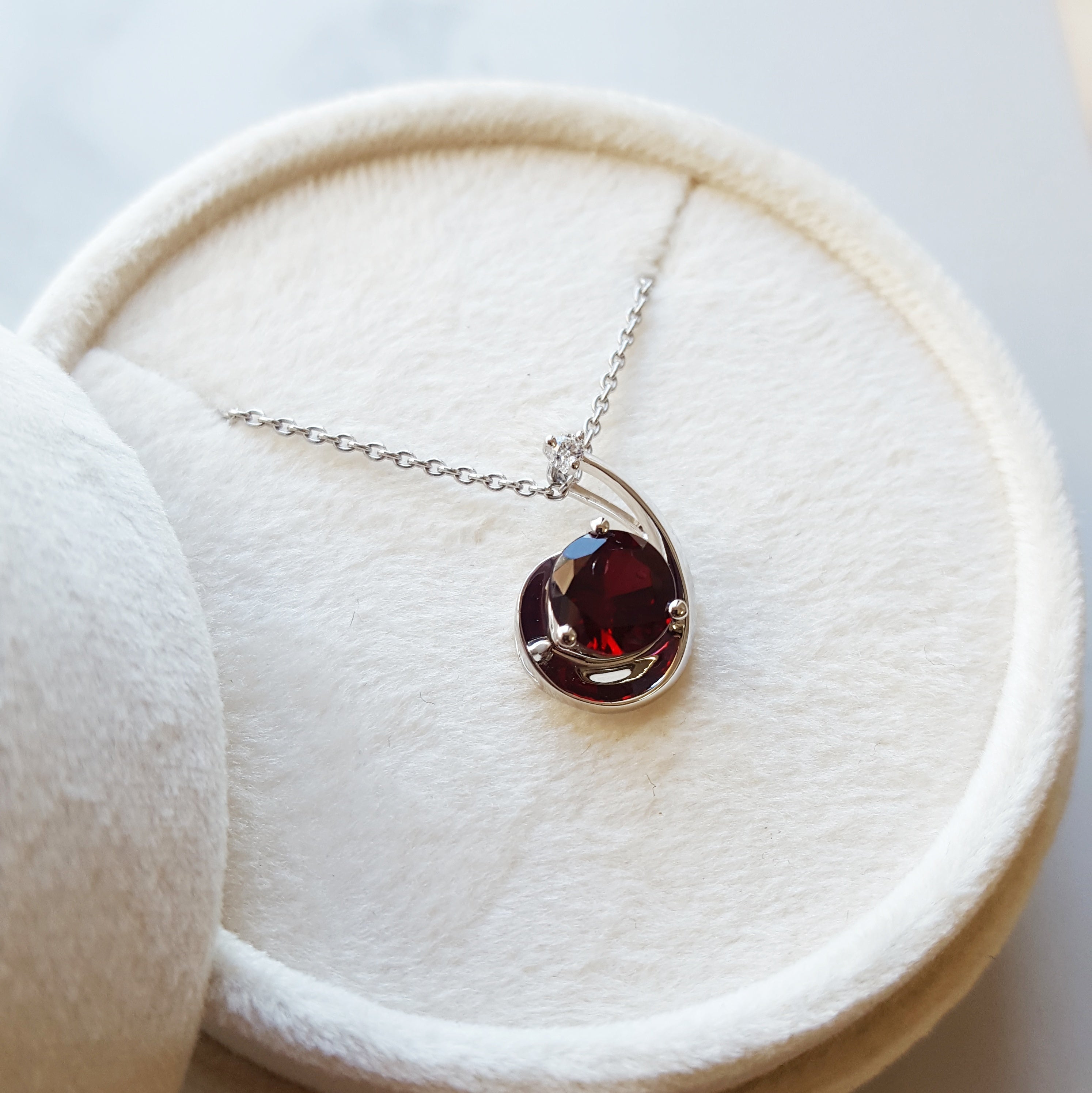 Shooting Star Garnet Pendant – Sami Fine Jewelry