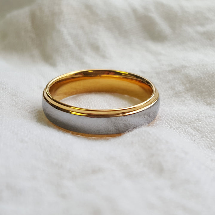 Men's Sleek Two-Tone Wedding Band