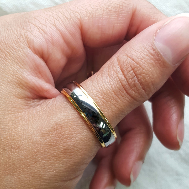 Men's Sleek Two-Tone Wedding Band