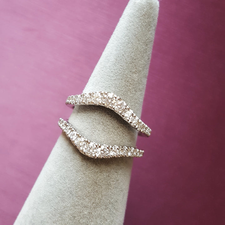 Gently Curved Diamond Ring Enhancer