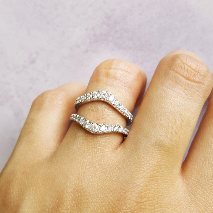 Gently Curved Diamond Ring Enhancer