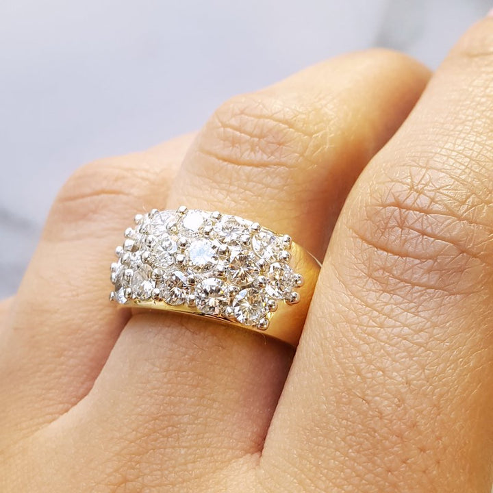 Luxury by Rene Hernandez 3 Row Anniversary Band 010647