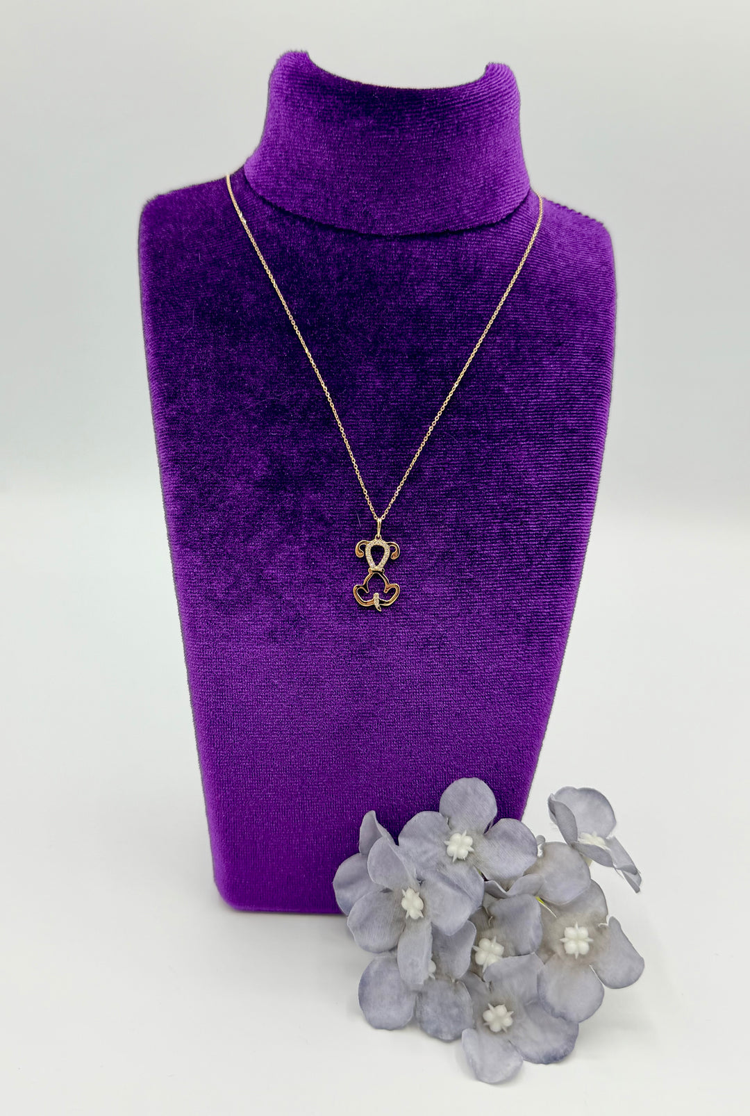 10k Modern Dog Pendant