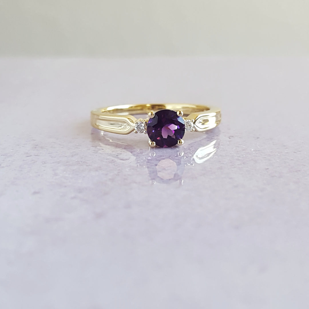 Arizona Amethyst Simple Gold Ring