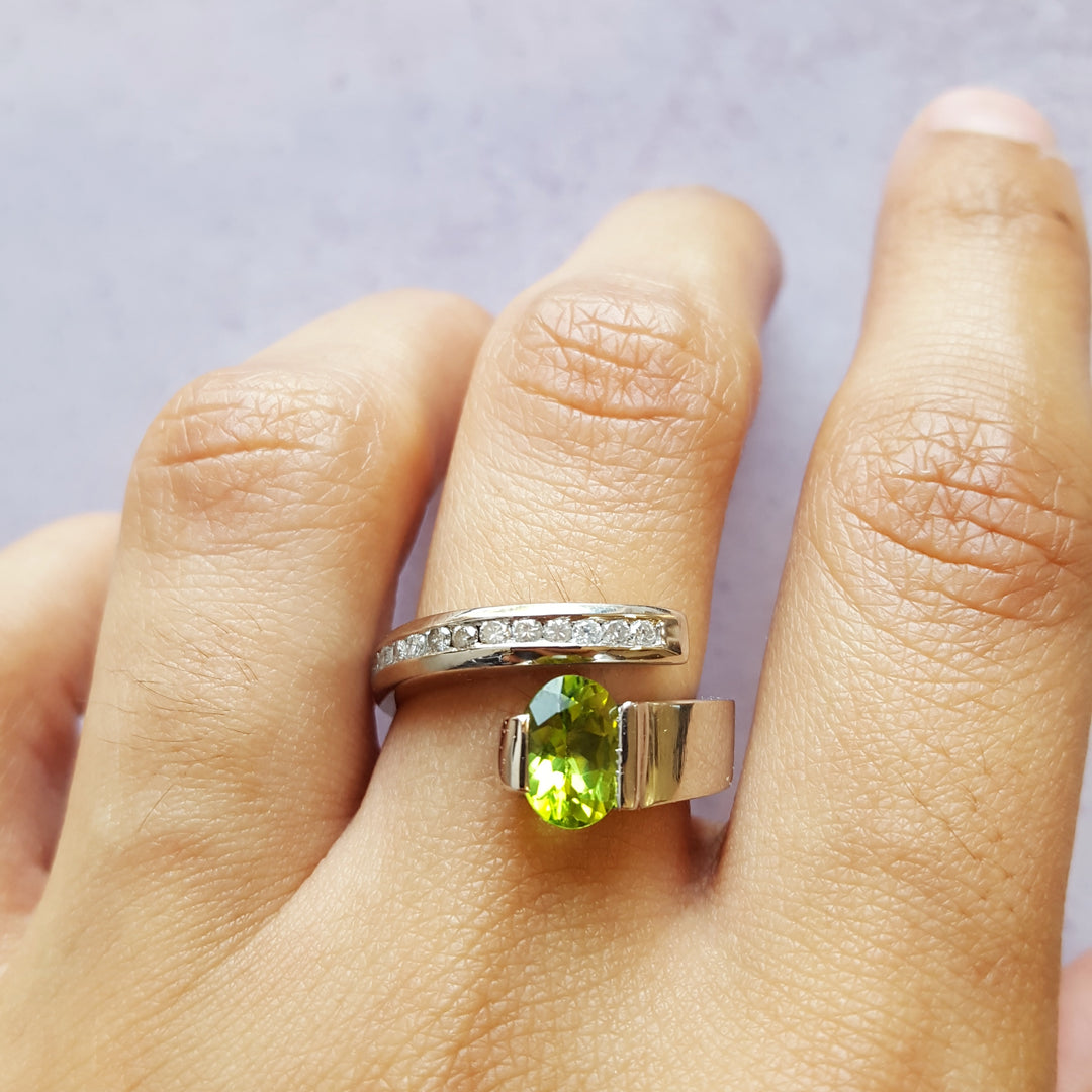 Bypass Modern Peridot Ring