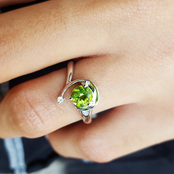 Shooting Star Peridot Ring