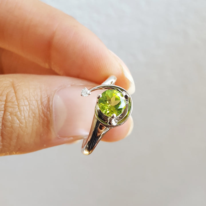 Shooting Star Peridot Ring