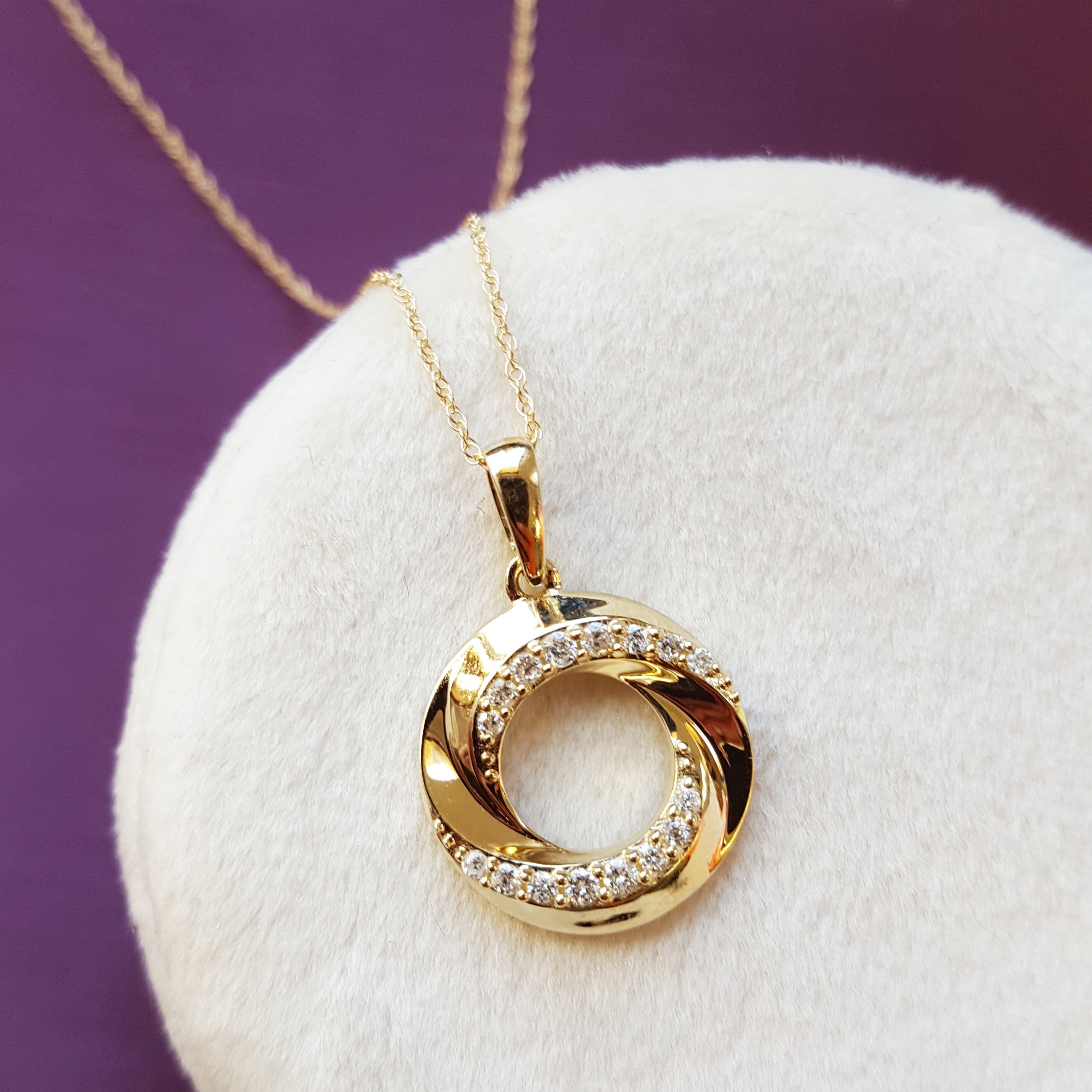 Diamond Dough Loop Pendant – Sami Fine Jewelry