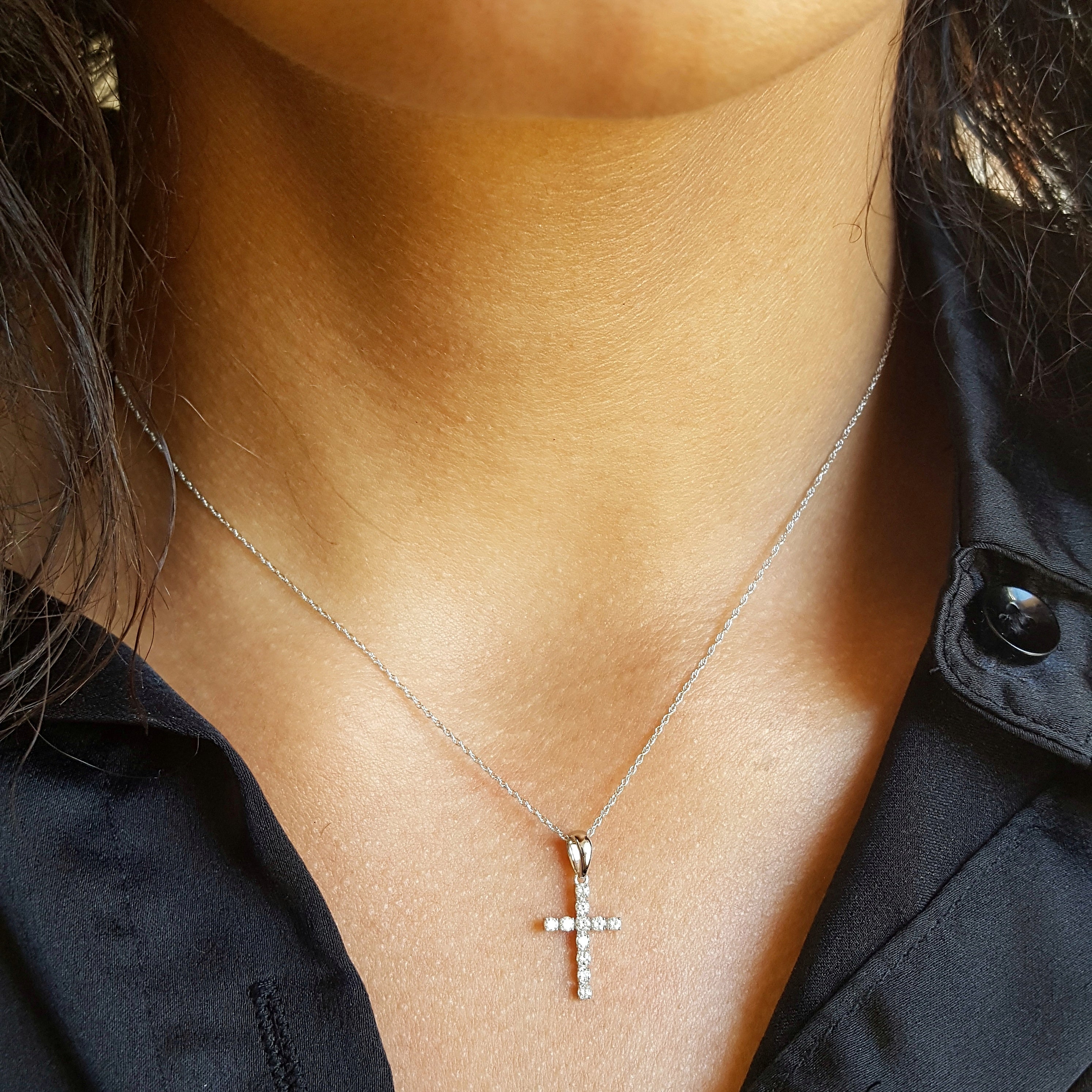 White Classic Sparkle Diamond Cross – Sami Fine Jewelry