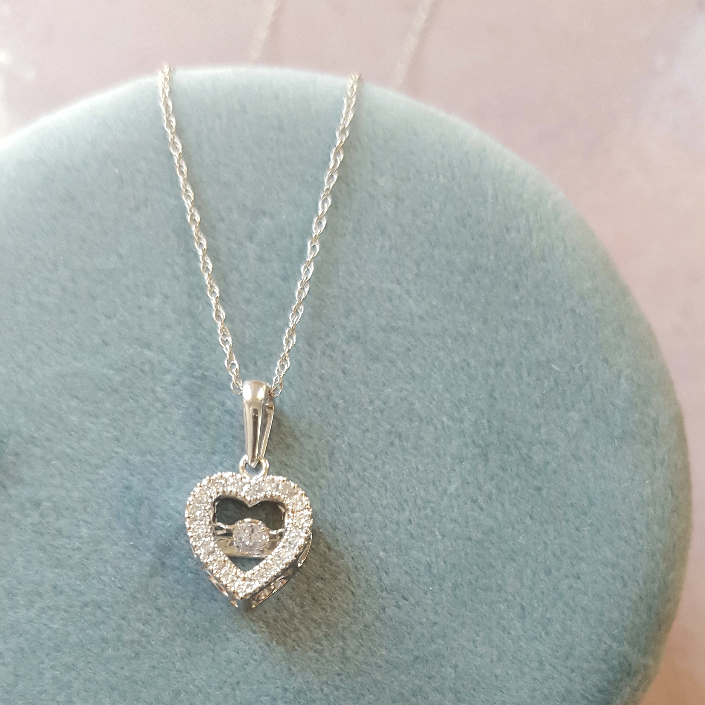 Petite Dancing Diamond Heart Pendant – Sami Fine Jewelry