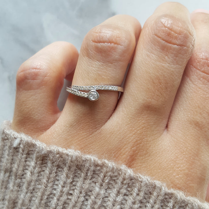 Geometric Bezeled Silver Diamond Band