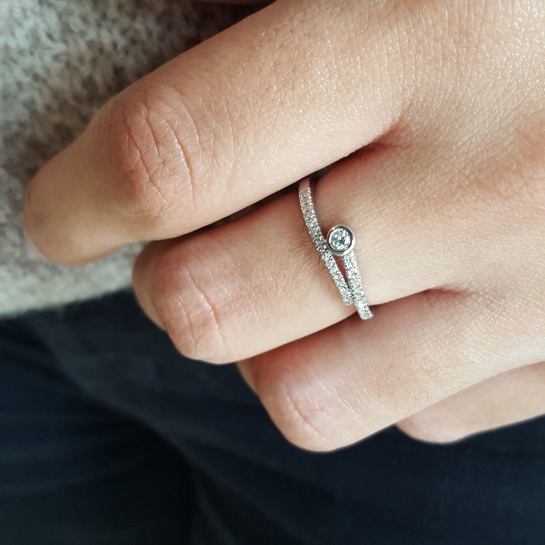 Geometric Bezeled Silver Diamond Band