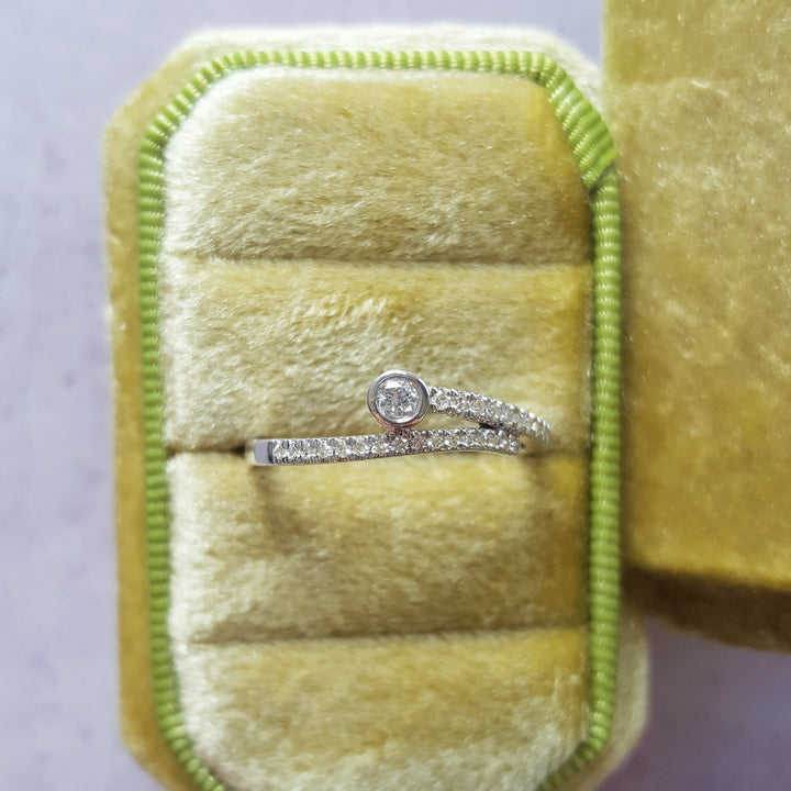 Geometric Bezeled Silver Diamond Band