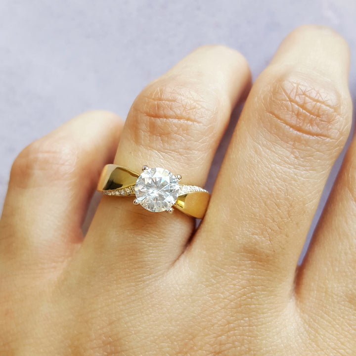 Refined Edge Semi-Mount Engagement Ring