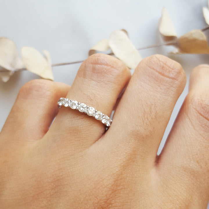 14K White Gold Scalloped Edge Diamond Band