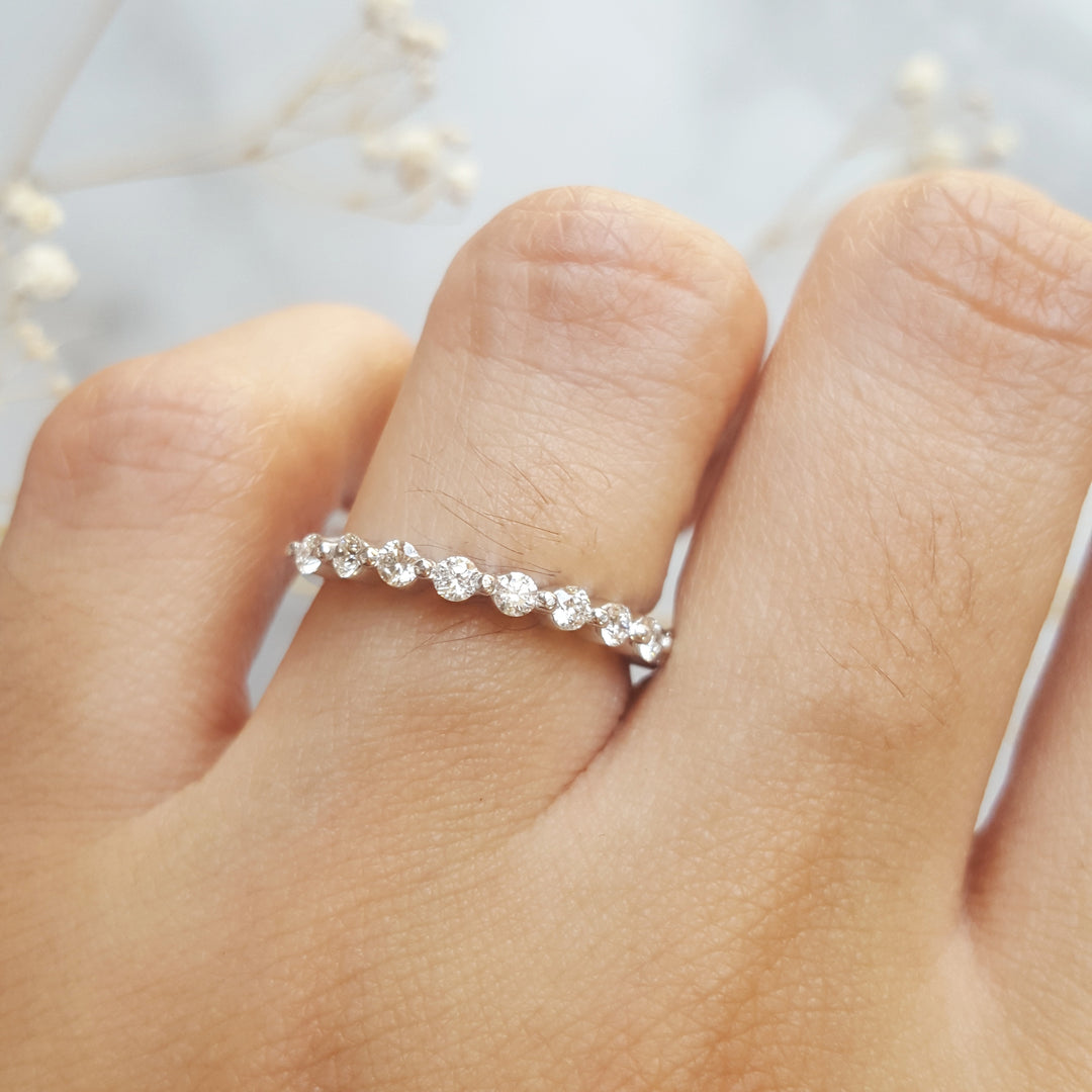 Estate Shared Prong Diamond Band