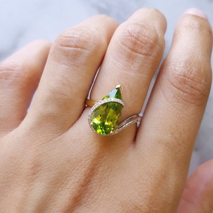 Arizona Peridot Overlapping Ring