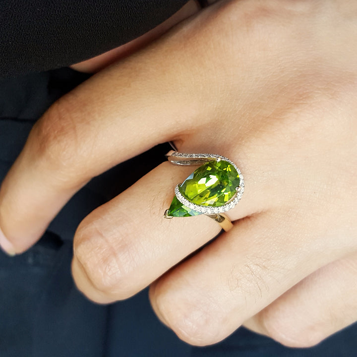 Arizona Peridot Overlapping Ring