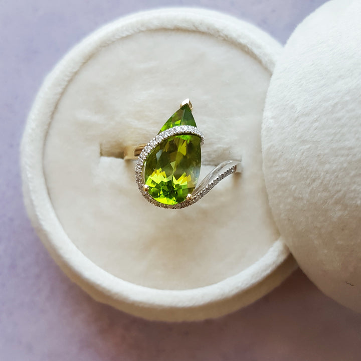 Arizona Peridot Overlapping Ring