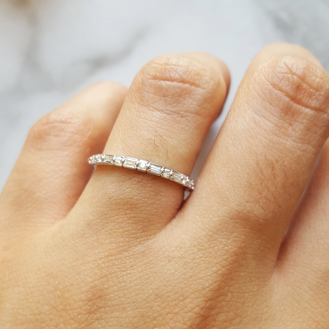 Alternating Diamond Shapes Stackable Band