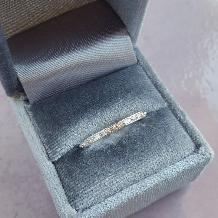 Alternating Diamond Shapes Stackable Band