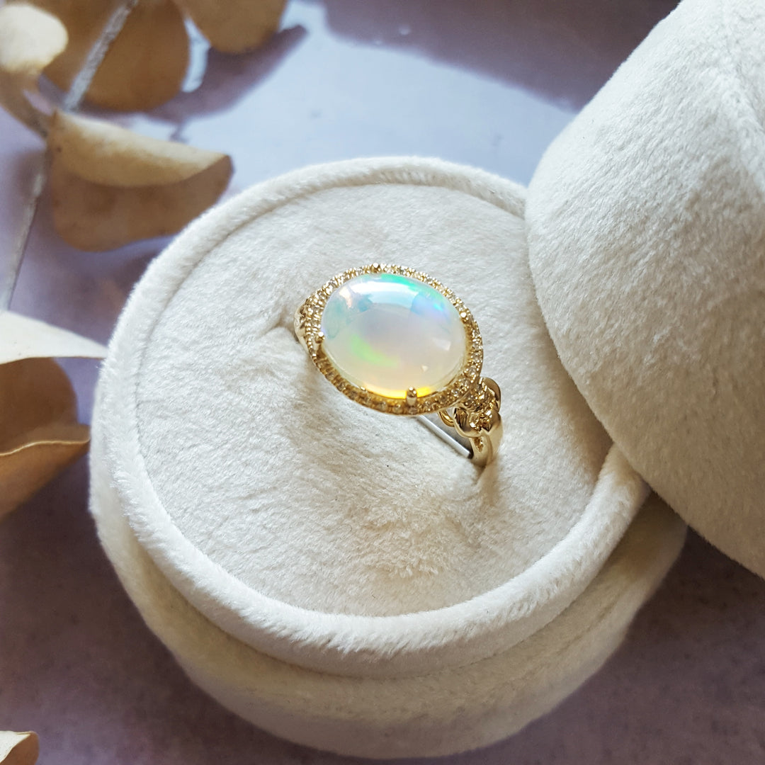 14K Yellow Gold Opal Fashion Ring