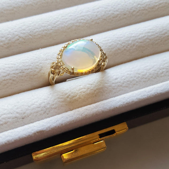 14K Yellow Gold Opal Fashion Ring