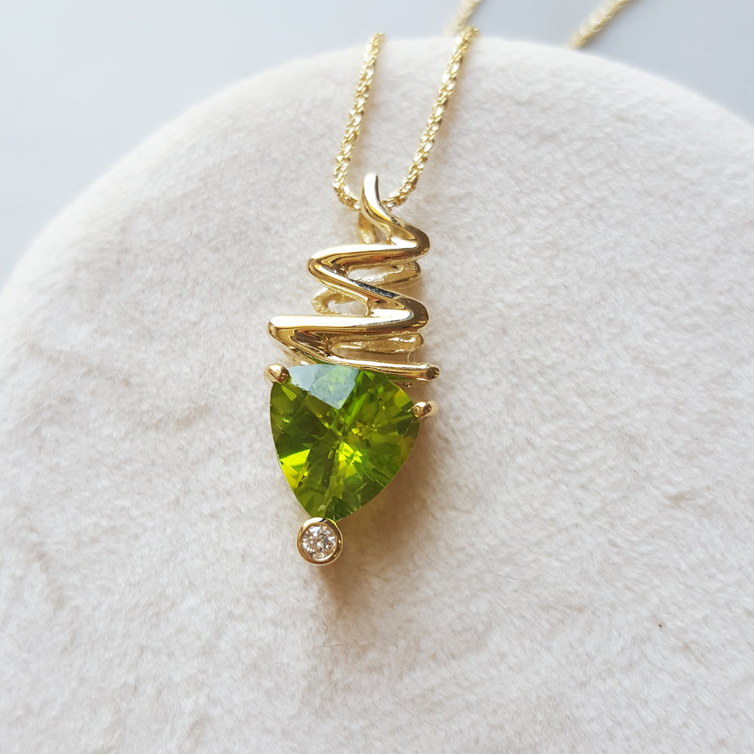 14k Yellow Arizona Peridot Zig Zag Pendant