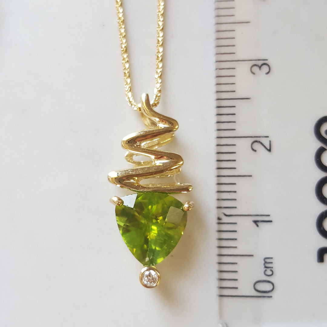 14k Yellow Arizona Peridot Zig Zag Pendant
