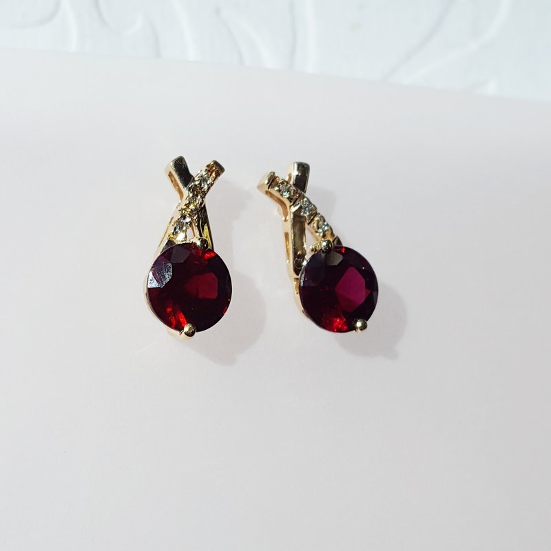 14K Yellow Gold Arizona Anthill Garnet and Diamond Criss Cross Stud Earrings