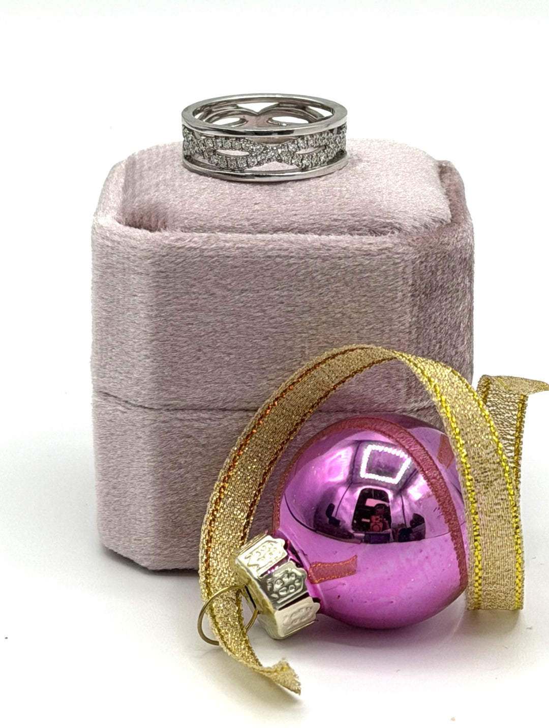 14k White Gold 1/4ct Diamond Fashion Band