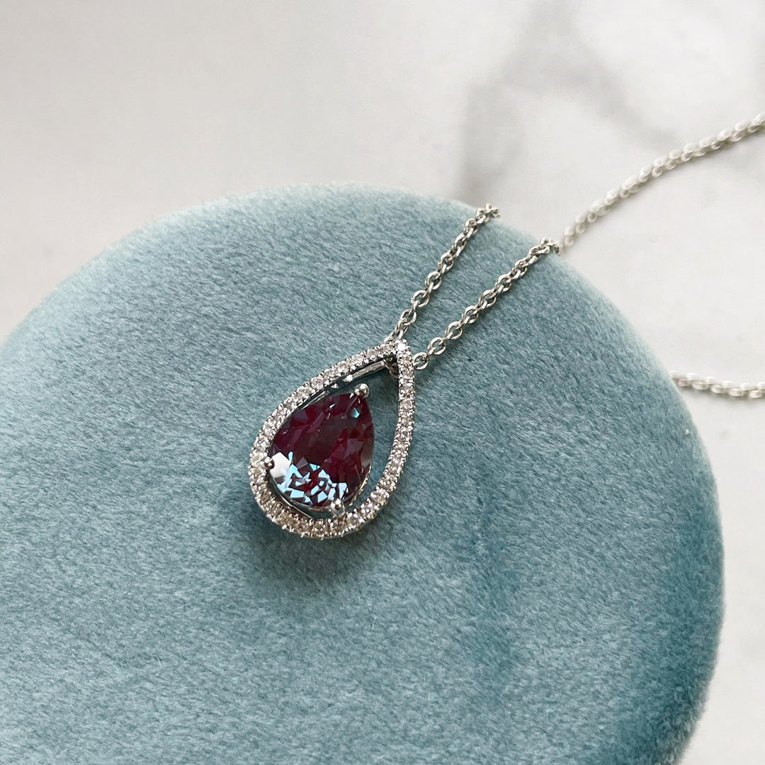 Elegant Vintage Synthetic Alexandrite Pendant