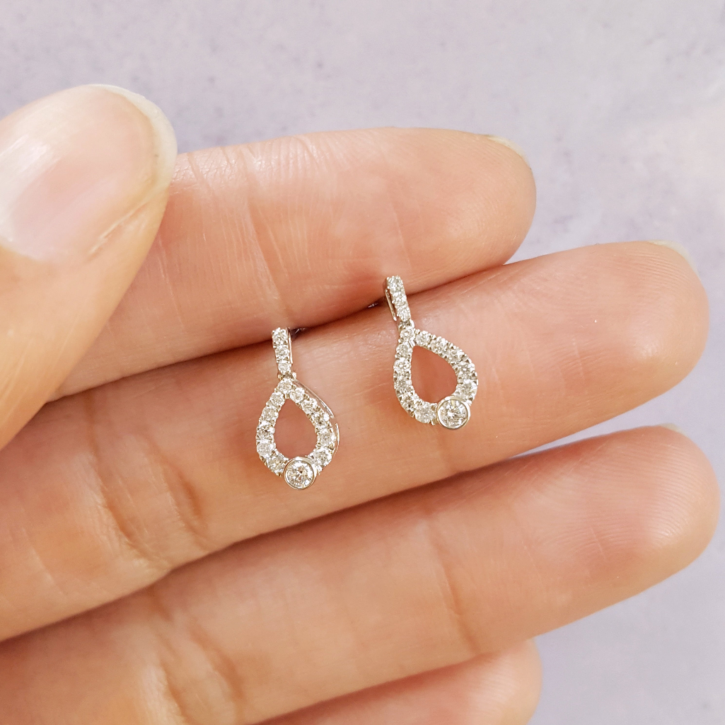 14K White Gold 1/4 Carat Diamond Beveled Drop Earrings