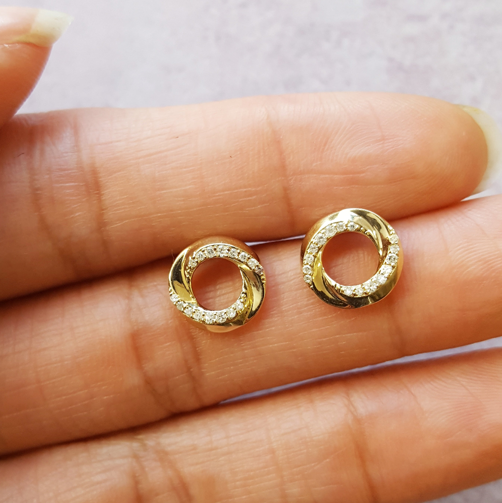 14K Yellow GoldTwisted Circle Diamond Studs