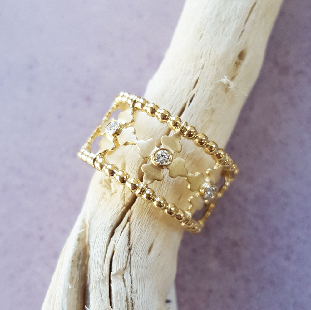 14K Yellow Gold Clover Negative Space Wide Band Diamond Ring