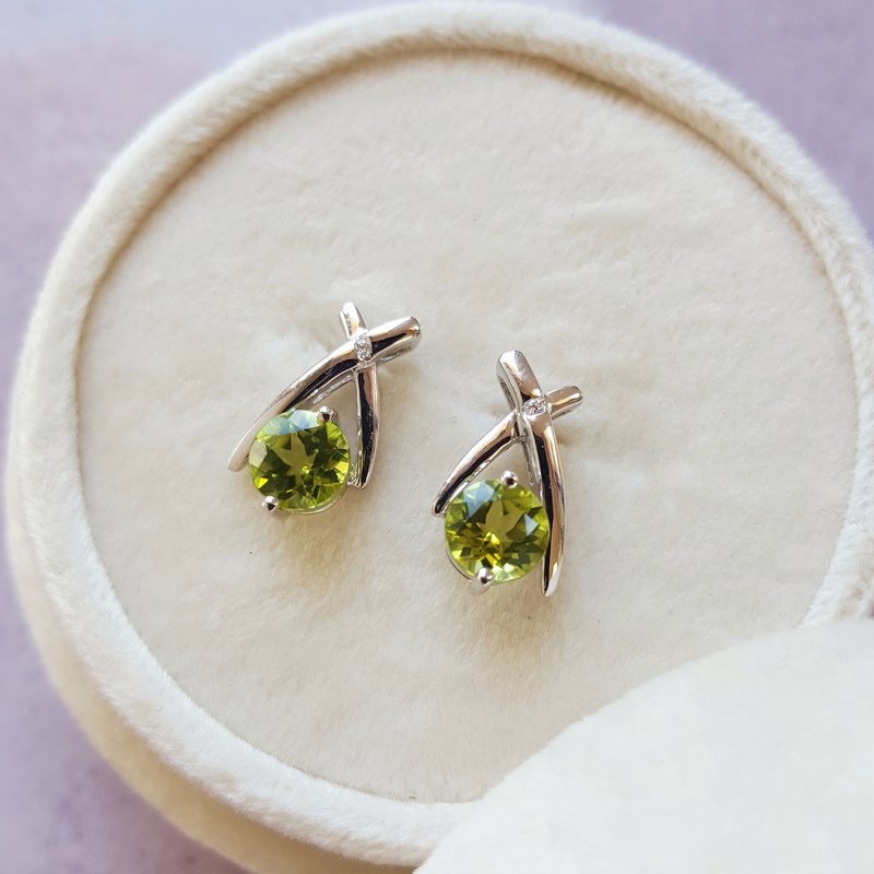 Arizona Peridot Silver Jewelry Criss-Cross Silver Peridot Studs