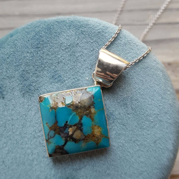 Arizona Turquoise and Inlaid Jewelry Geometrically Inlaid Kingman Vintage Pendant 2412686