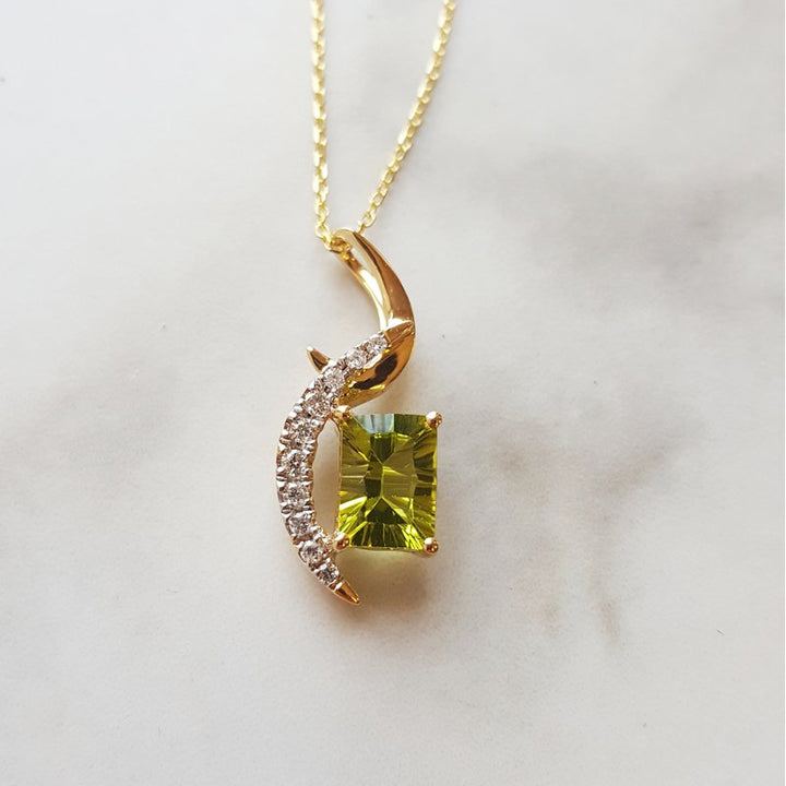 Arizona Peridot Gold Jewelry Swinging Diamond Peridot Pendant