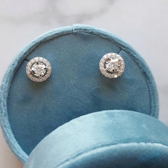 Gems One Diamond Halo Solitare Studs