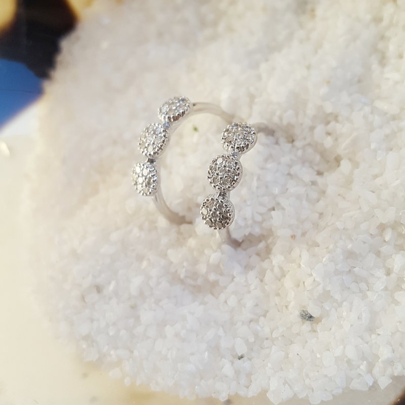 Gems One Diamond Triple Halo Cluster Earrings In 10K White Gold (1/8 Ctw)