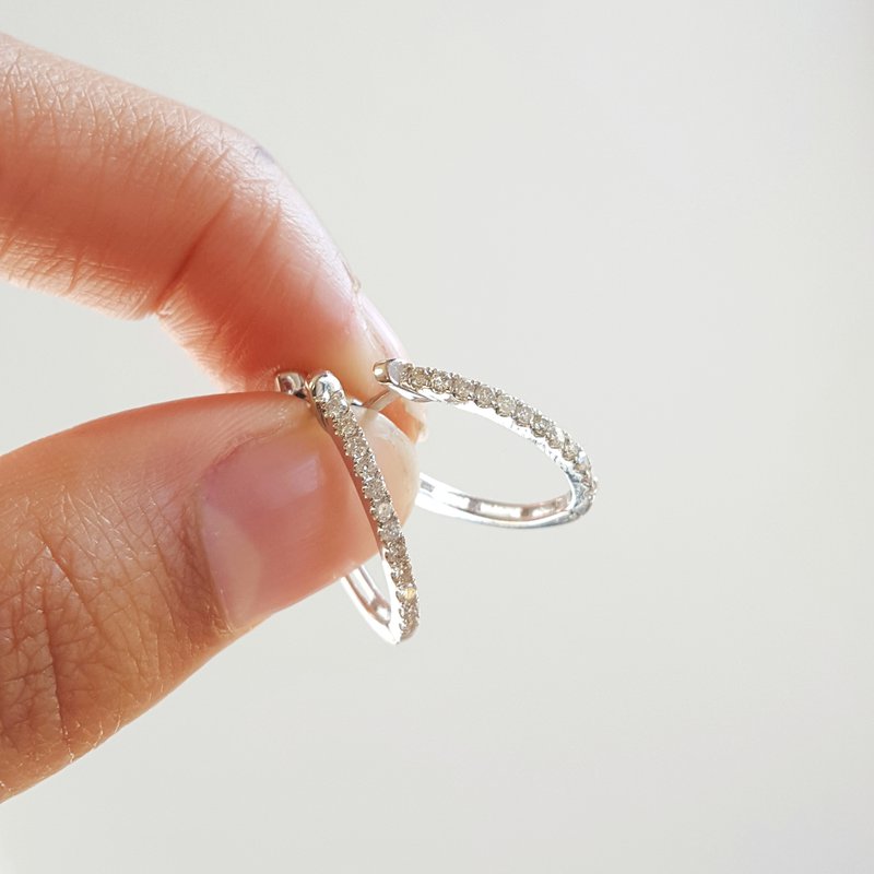 Gems One Oval Essential Hoops