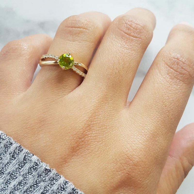 Peridot infinity ring deals