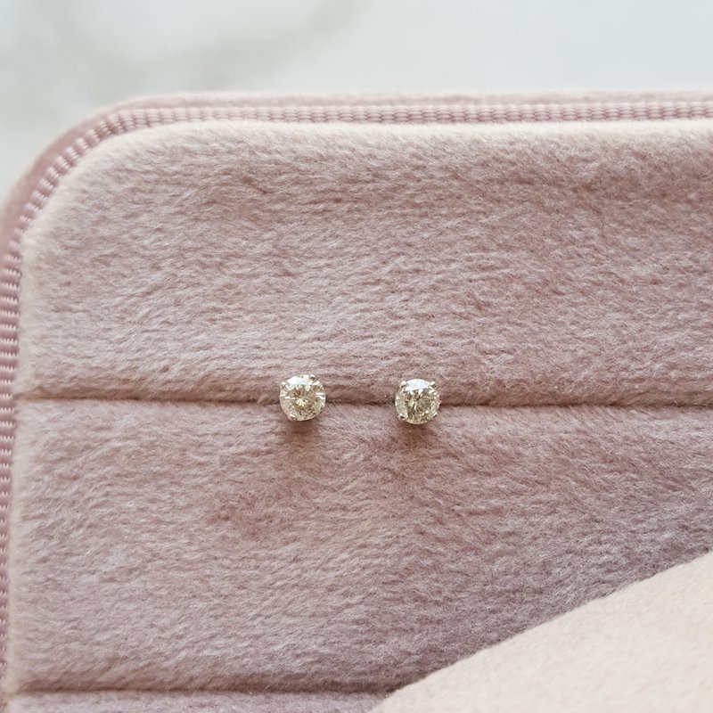 Gems One Diamond Round Classic Solitaire Stud Earrings In 14k White Gold (1/4 Ctw) SE3025-4WF