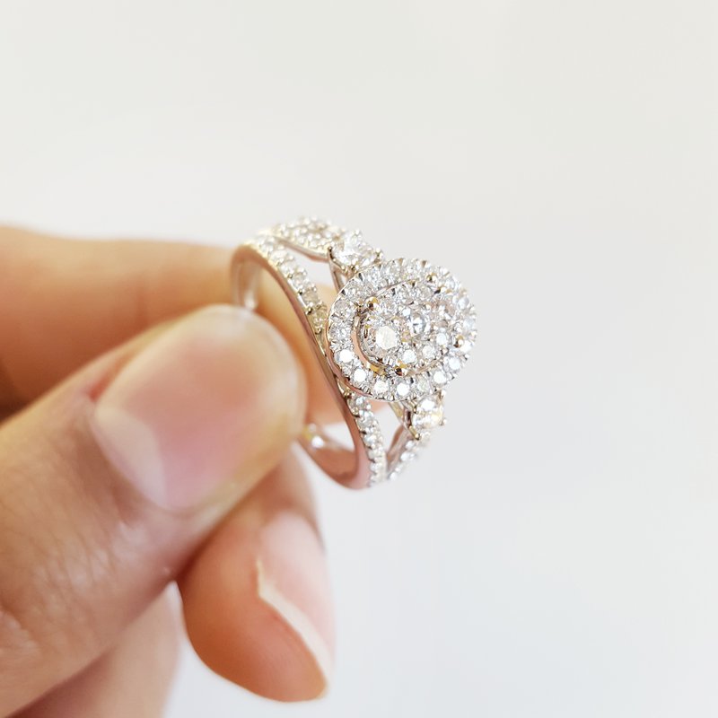 Sami Fine Jewelry Oval Pavé Diamond Halo Ring 030943