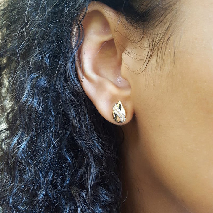 Gems One Diamond Teardrop Shell Earrings In Gold (1/7ctw)