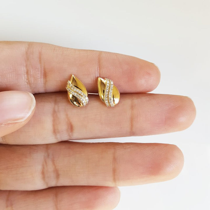 Gems One Diamond Teardrop Shell Earrings In Gold (1/7ctw)