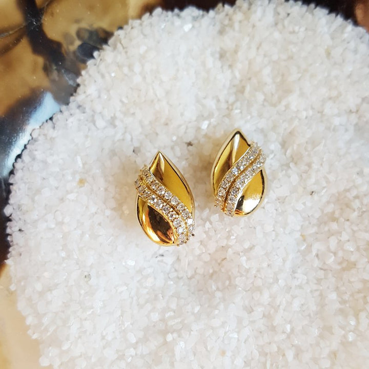 Gems One Diamond Teardrop Shell Earrings In Gold (1/7ctw)