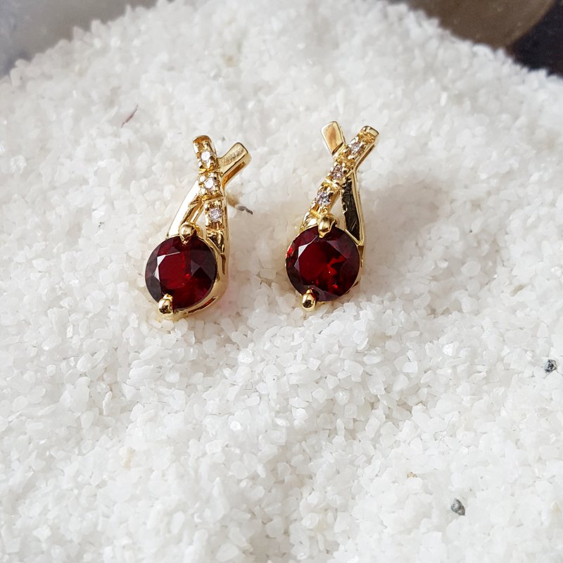Arizona Anthill Garnet Gold Jewelry Criss Cross Stud Earrings 380337