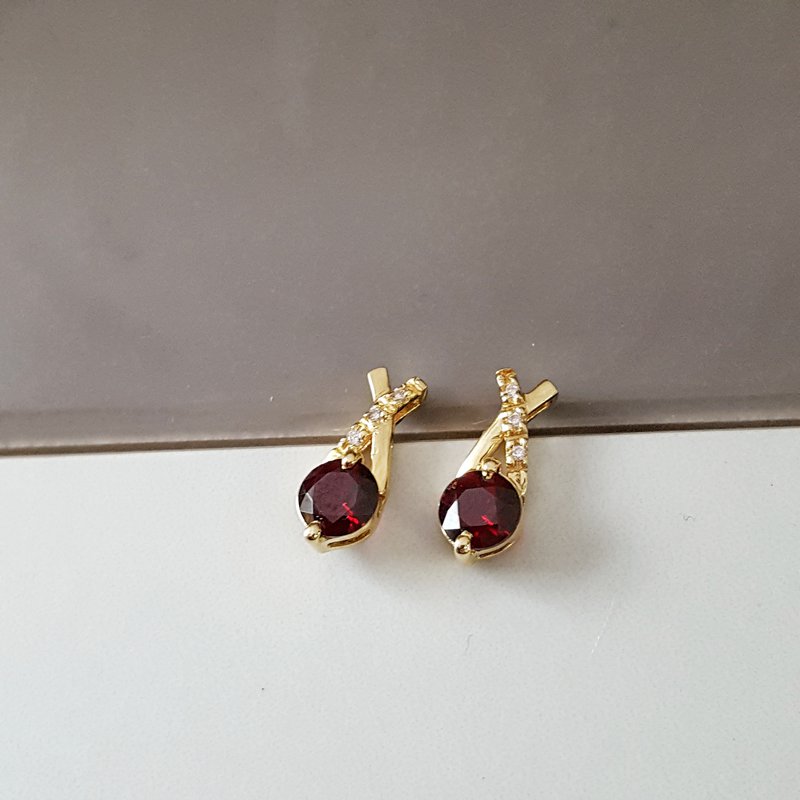 Arizona Anthill Garnet Gold Jewelry Criss Cross Stud Earrings