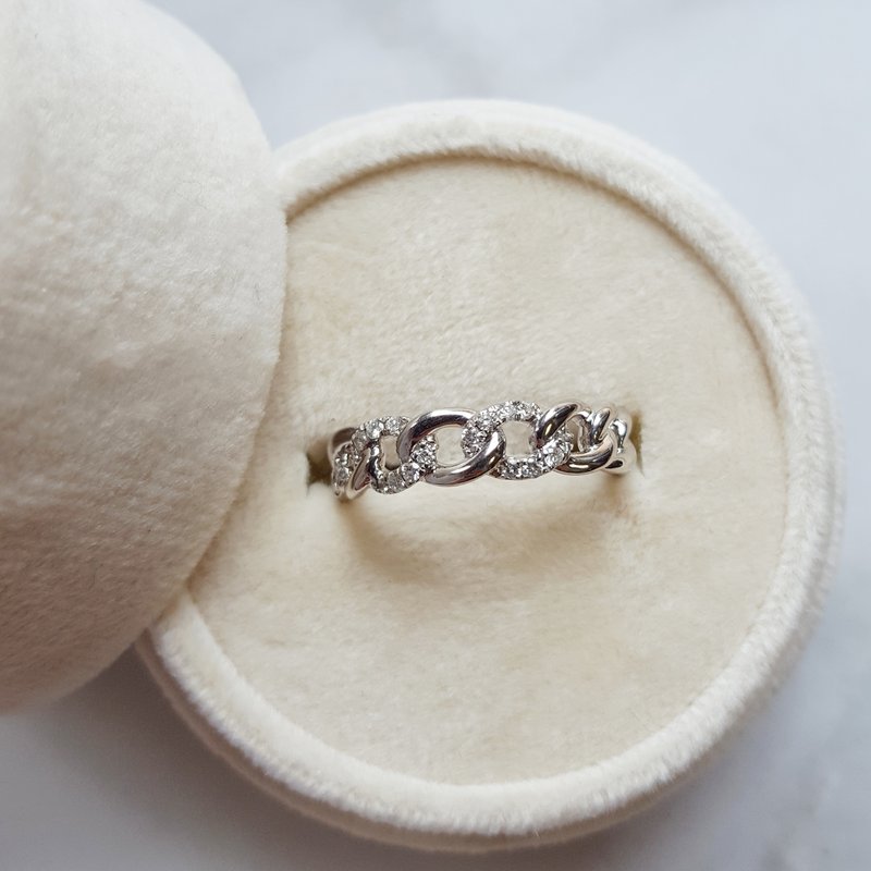 Gems One Chain Link Style Ring